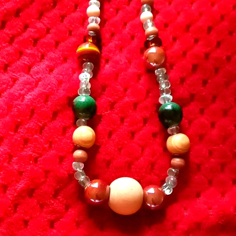 Ladies beaded necklace